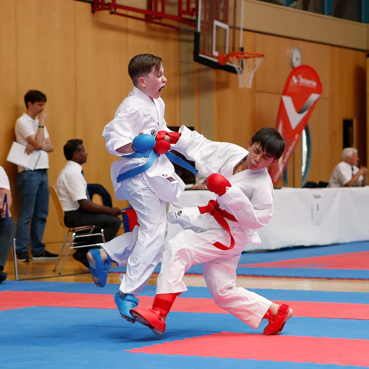 Noah Maurer (rechts) eroberte die Goldmedaille in der Gewichtsklasse bis 40 kg. Noah Maurer im Wettkampf (rechts).